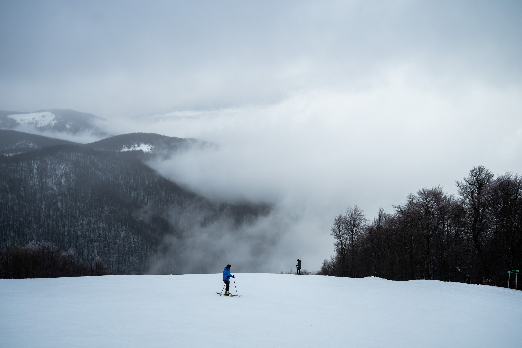 Climbing Mount Olympus. In the paths of gods and humans